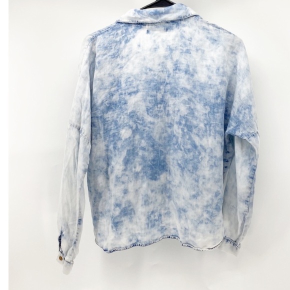 love Fire acid washed chambray hi Lo semi cropped dolman sleeve button down - Picture 9 of 9